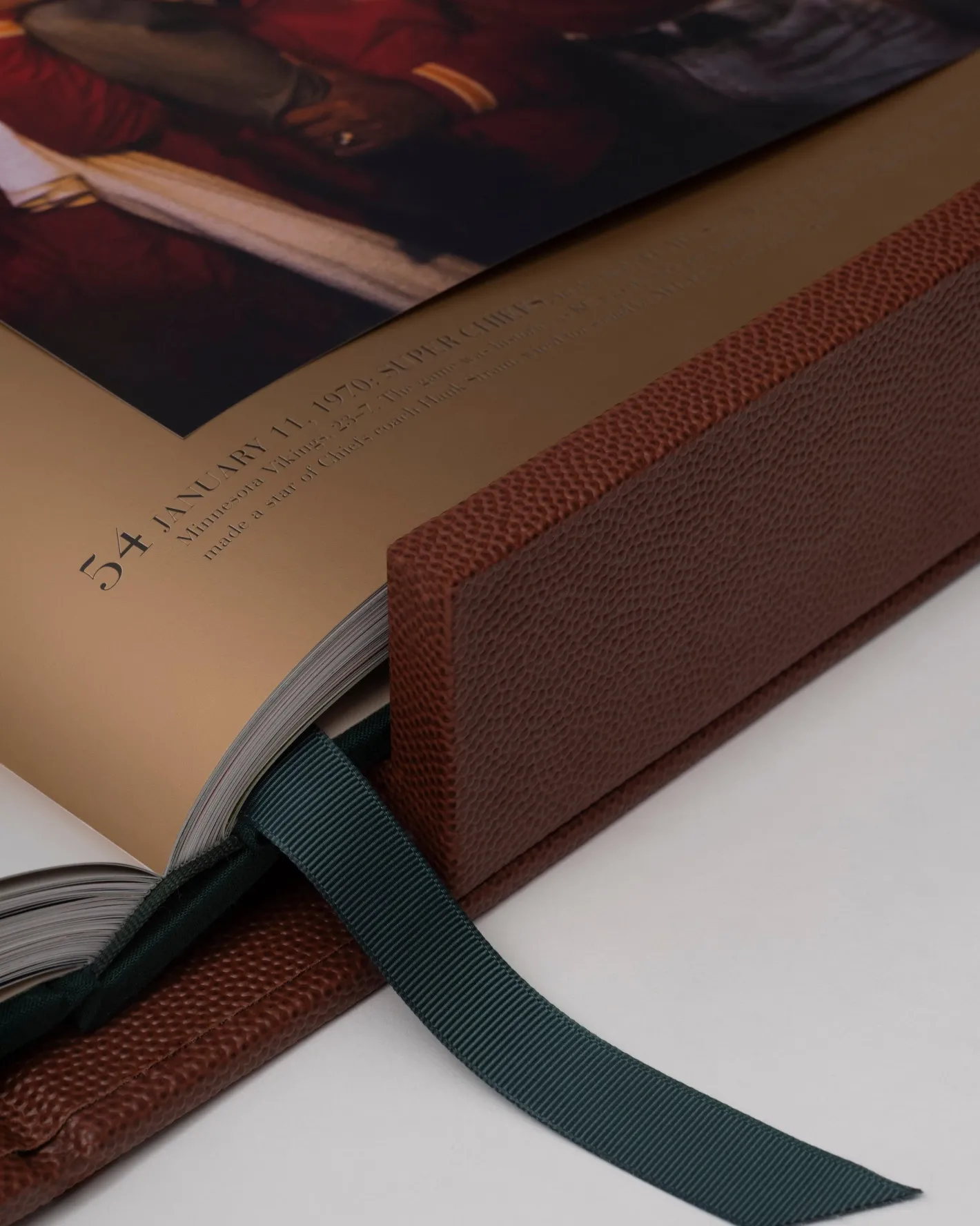 ASSOULINE Football: The Impossible Collection^ Sports & Cars