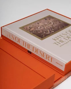 ASSOULINE Kites of the Desert: Archaeological Mysteries of Saudi Arabia^ Travel