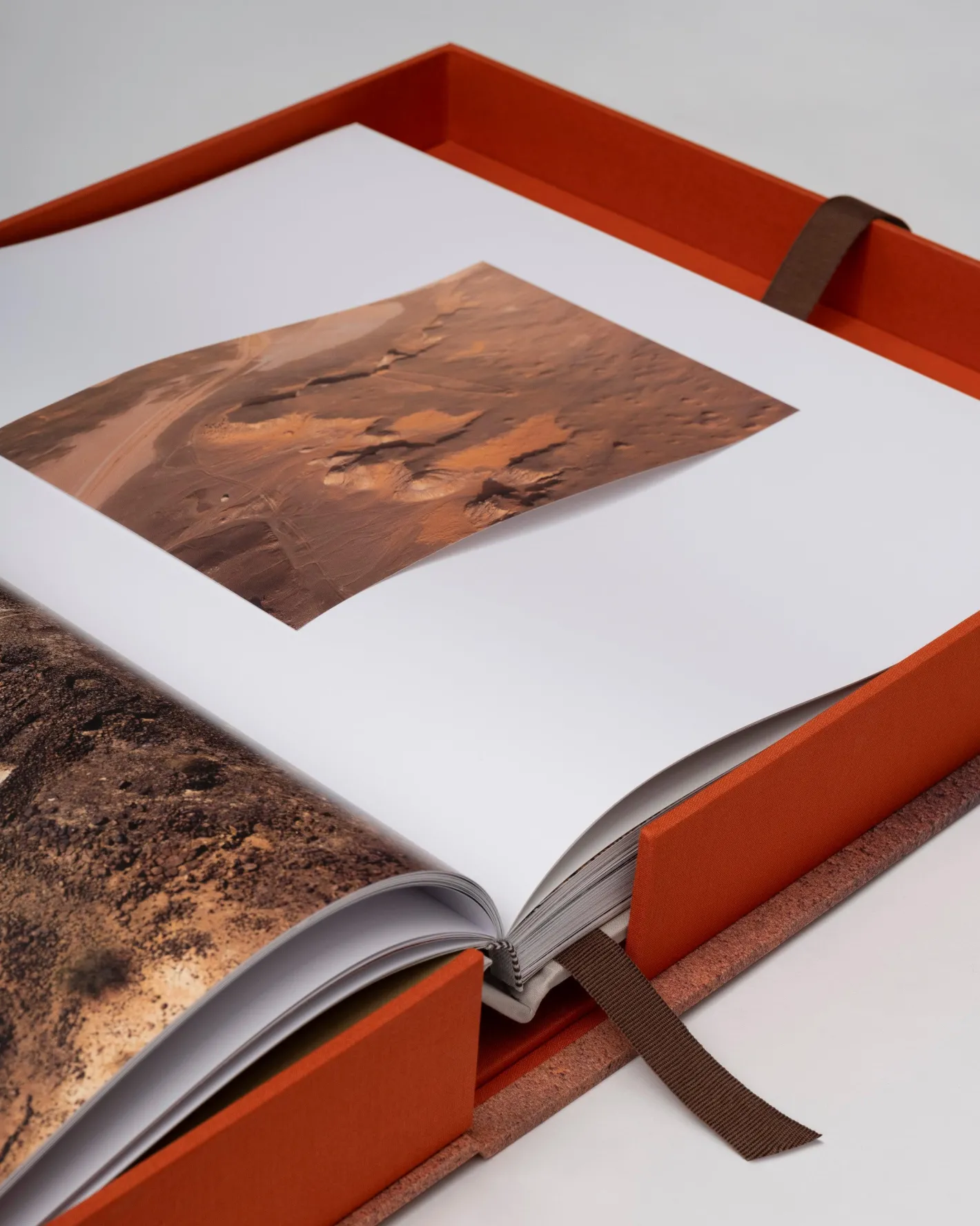 ASSOULINE Kites of the Desert: Archaeological Mysteries of Saudi Arabia^ Travel